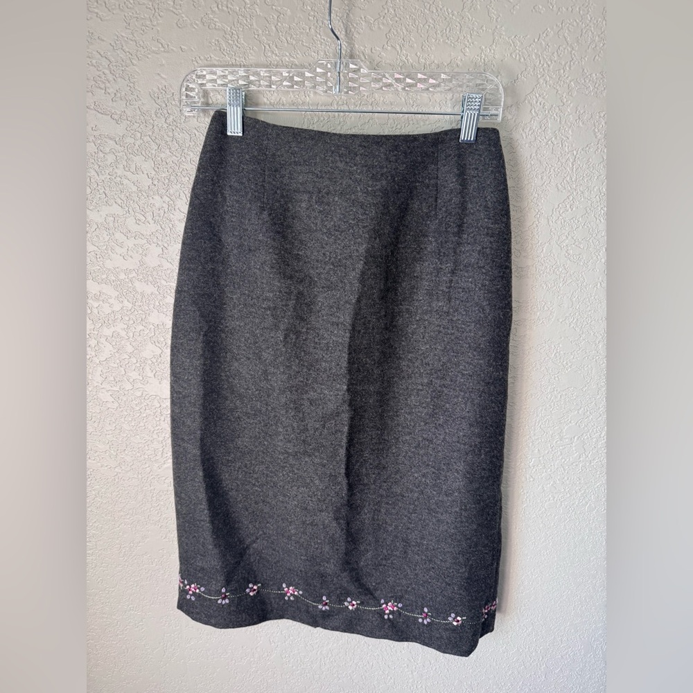 Neiman Marcus Charcoal gray Pencil wool blend Skirt 4  floral Embroidery career